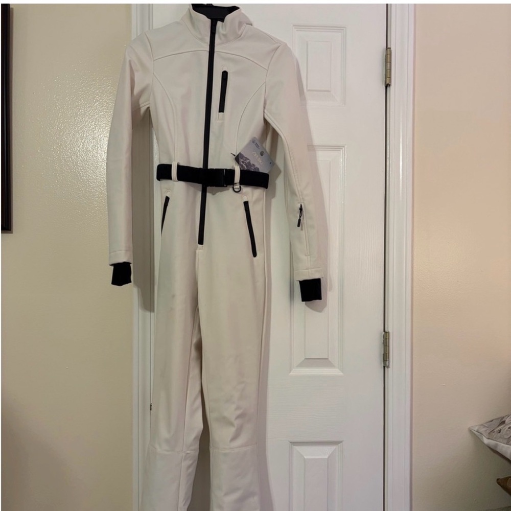 SOLD Zara Recco® Technology Ski Water Resistant/Wind Protection
Jumpsuit Size M - Picture 3 of 12
